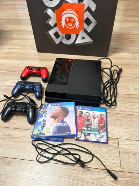 Tirane, shes PLAY STATION 4 (PS4) set bashke me 3 doreza + lojra FIFA CD 300 €