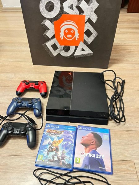Tirane, shes PLAY STATION 4 (PS4) set bashke me 3 doreza + lojra FIFA CD 300 €