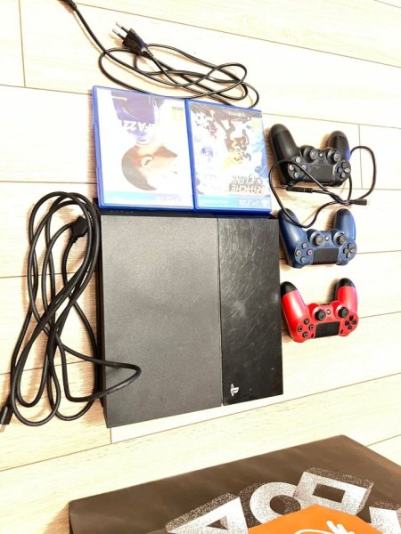 Tirane, shes PLAY STATION 4 (PS4) set bashke me 3 doreza + lojra FIFA CD 300 €