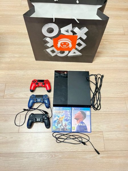 Tirane, shes PLAY STATION 4 (PS4) set bashke me 3 doreza + lojra FIFA CD 300 €