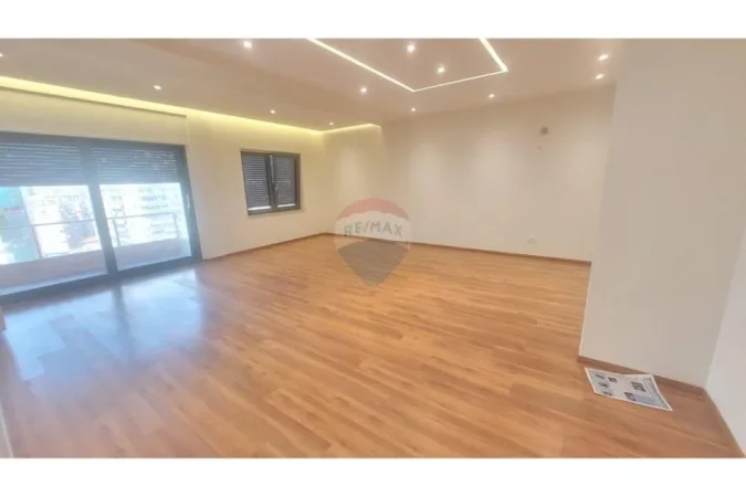 Tirane, jepet me qera zyre Kati 7, 145 m² 1.600 € (Zogu i Zi prane Ringut)