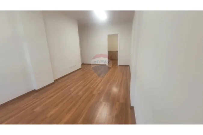 Tirane, jepet me qera zyre Kati 7, 145 m² 1.600 € (Zogu i Zi prane Ringut)