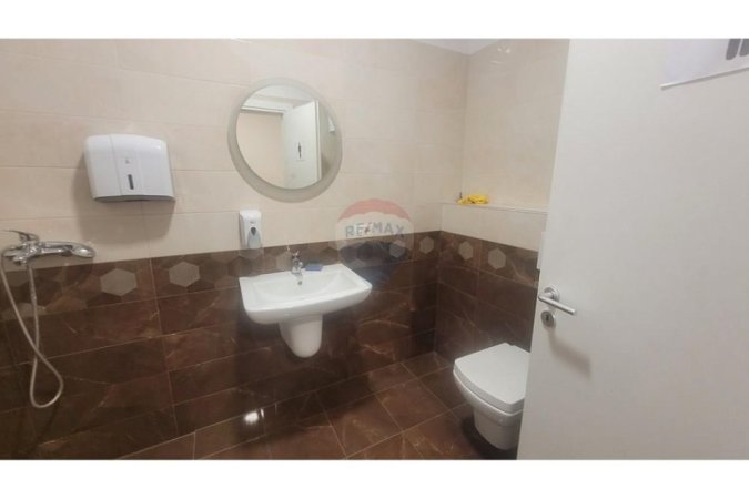 Tirane, jepet me qera zyre Kati 7, 145 m² 1.600 € (Zogu i Zi prane Ringut)