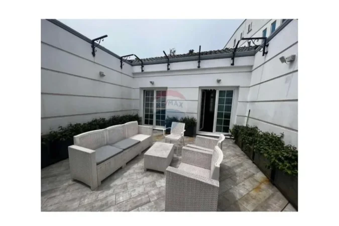 Tirane, jepet me qera apartament+verande | Penthouse 4+1+Ballkon Kati 2, 210 m² 1.500 € (Sauk)