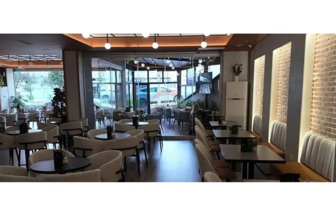 Tirane, jepet me qera bar-resorant Kati 0, 240 m² 2.200 € (Fresku)