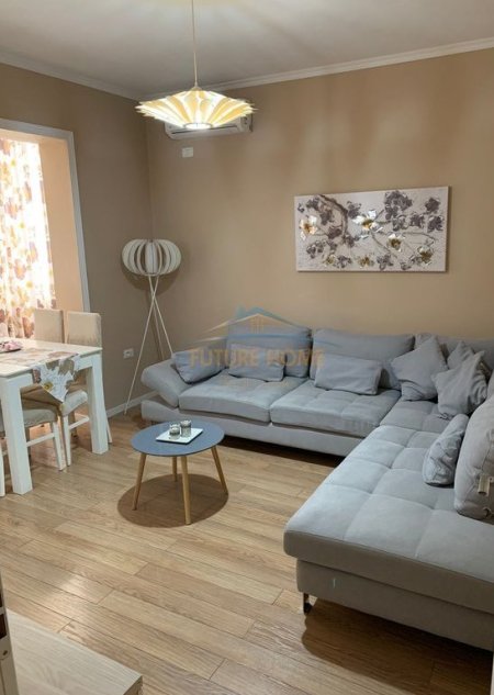 Tirane, jepet me qera apartament 1+1 Kati 3, 55 m² 600 € (Mine Peza)