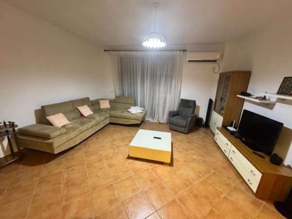 Tirane, jepet me qera apartament 2+1+Aneks+Ballkon Kati 6, 100 m² 600 € (Brryli)
