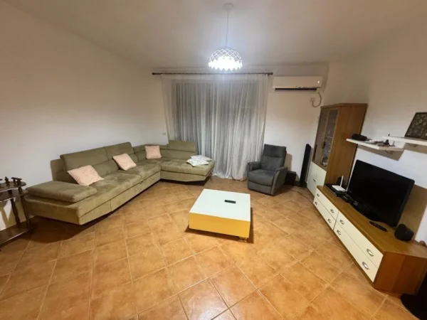 Tirane, jepet me qera apartament 2+1+Aneks+Ballkon Kati 6, 100 m² 600 € (Brryli)
