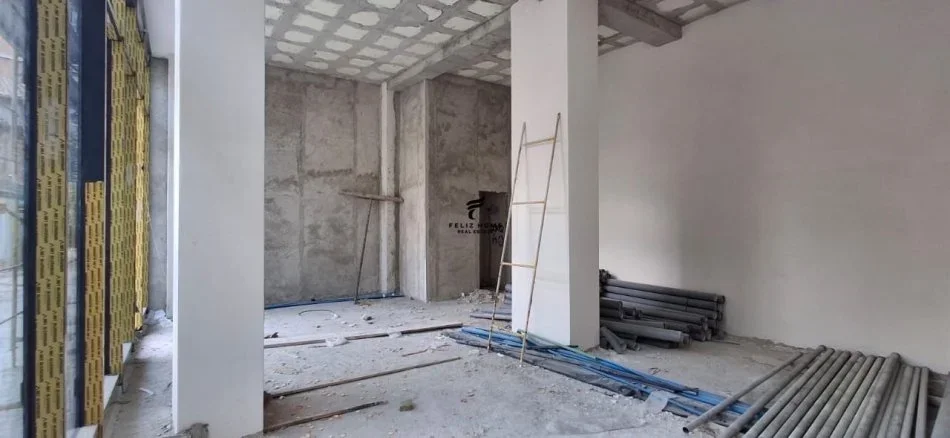 Tirane, shitet dyqan Kati 0, 84 m² 590.000 € (RRUGA E DIBRES)