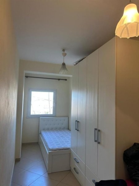 Tirane, jepet me qera apartament 2+1 Kati 1, 75 m² 300 € (SAUK)