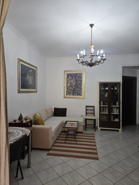 Tirane, ndarje qeraje me vajze shtepi 2+1 Kati 1, 150 €
