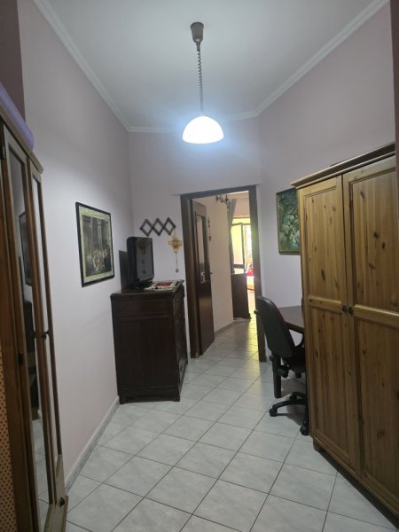 Tirane, ndarje qeraje me vajze shtepi 2+1 Kati 1, 150 €