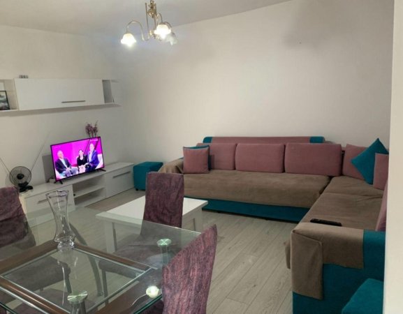 Tirane, jepet me qera apartament 2+1 Kati 3, 80 m² 450 € (ALLIAS)