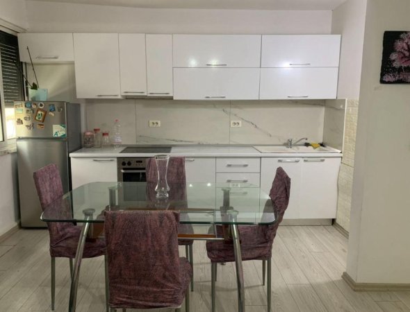 Tirane, jepet me qera apartament 2+1 Kati 3, 80 m² 450 € (ALLIAS)