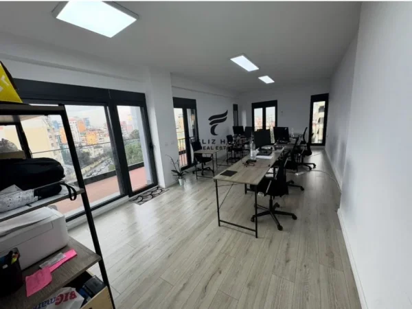 Tirane, jepet me qera zyre Kati 7, 67 m² 900 € (RRUGA E ELBASANIT)