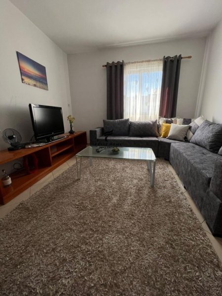 Tirane, jepet me qera 2+1 Kati 7, 95 m² 400 € (ASTIR)