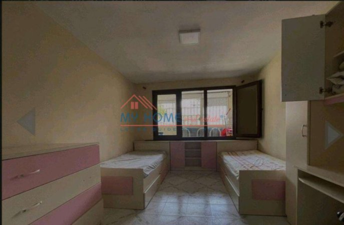 Durres, jepet me qera apartament 2+1+Ballkon Kati 1, 102 m² 550 € (Rruga e Kavajes)