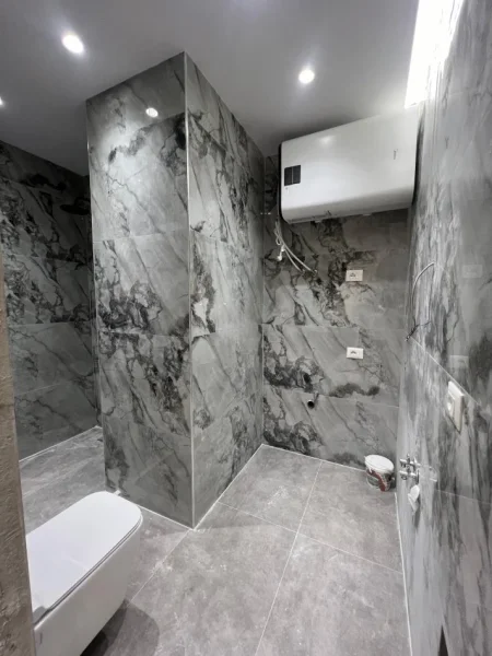 Tirane, jepet me qera apartament 1+1 Kati 1, 65 m² 600 € (Zogu i zi)