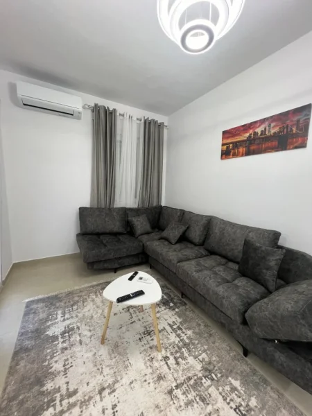Shqiperi, jepet me qera 1+1 Kati 4, 70 m² 500 € 
