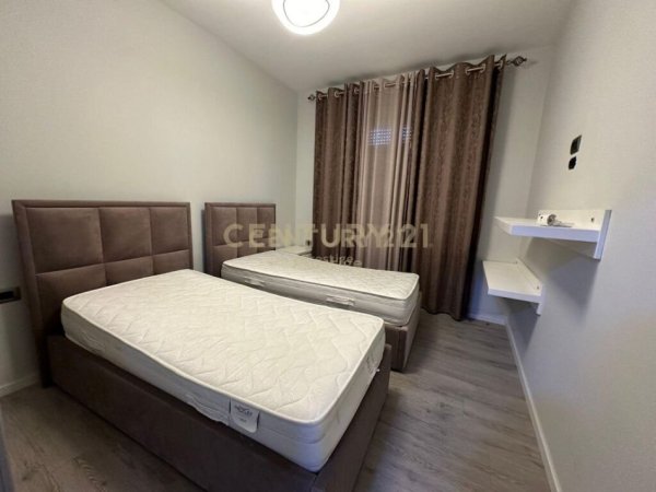Tirane, jepet me qera apartament 2+1 Kati 2, 120 m² 950 € (Rruga e Elbasanit)