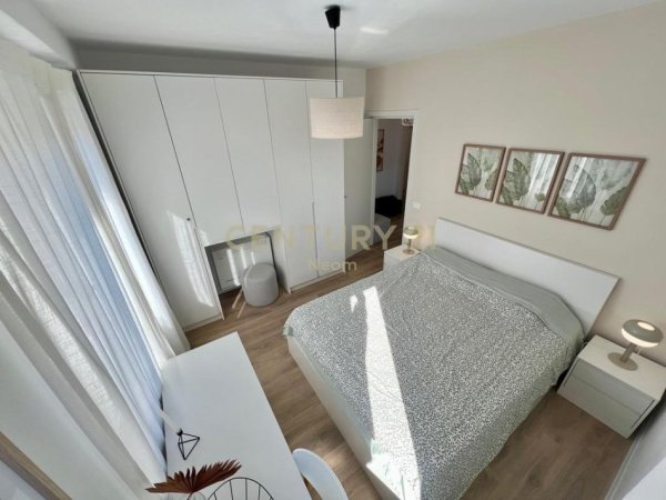 Tirane, jepet me qera apartament 2+1+Ballkon Kati 3, 86 m² 1.250 € (Pazari ri)