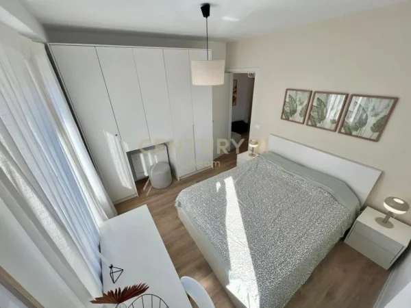 Tirane, jepet me qera apartament 2+1+Ballkon Kati 3, 86 m² 1.250 € (Pazari ri)