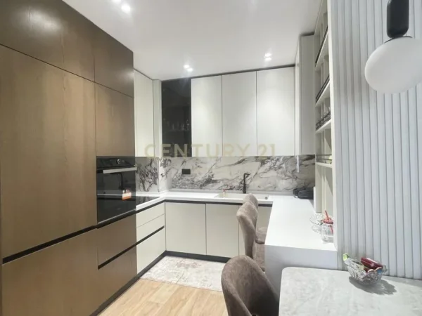 Tirane, jepet me qera apartament 2+1 Kati 4, 120 m² 1.200 € (Komuna Parisit)
