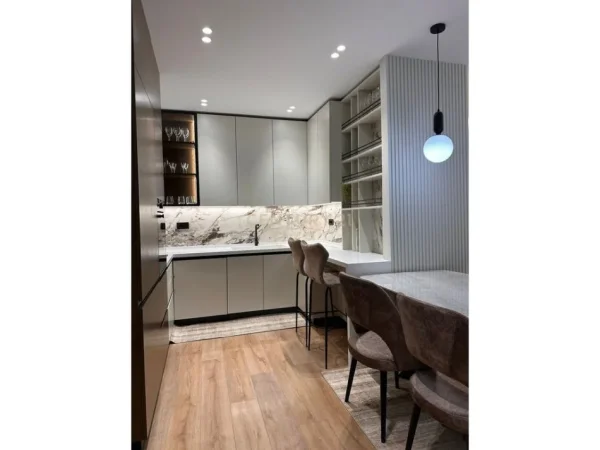 Tirane, jepet me qera apartament 2+1 Kati 4, 120 m² 1.200 € (Komuna Parisit)