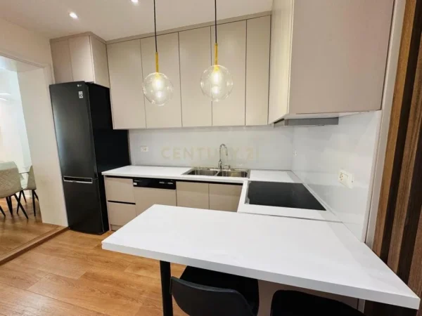 Tirane, jepet me qera apartament 2+1 Kati 2, 90 m² 1.000 € (Garda)