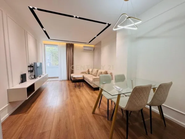 Tirane, jepet me qera apartament 2+1 Kati 2, 90 m² 1.000 € (Garda)