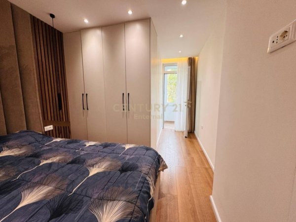Tirane, jepet me qera apartament 2+1 Kati 2, 90 m² 1.000 € (Garda)