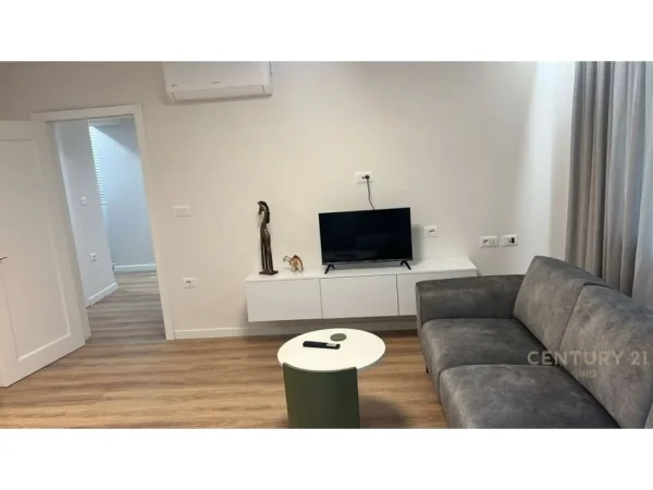 Tirane, jepet me qera apartament 2+1 Kati 1, 93 m² 1.000 € (Qender)
