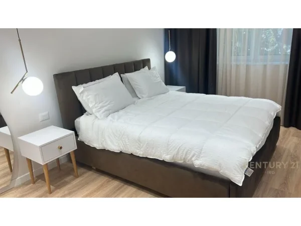 Tirane, jepet me qera apartament 2+1 Kati 1, 93 m² 1.000 € (Qender)