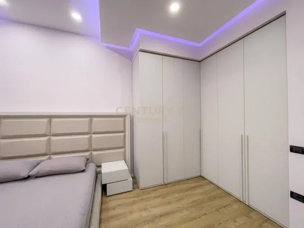 Tirane, jepet me qera apartament 2+1 Kati 2, 130 m² 1.000 € (Pazari Ri)
