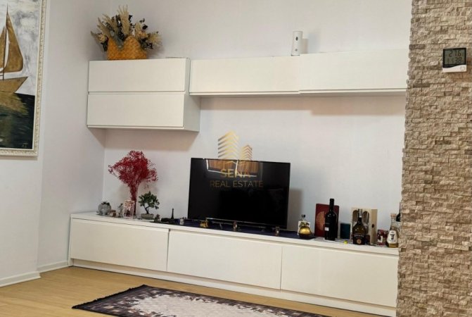 Tirane, jepet me qera apartament 1+1+Ballkon Kati 3, 70 m² 550 € (Kompleksi Green City)