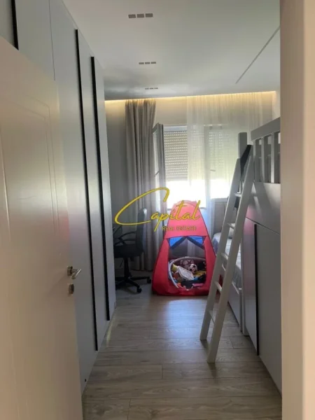 Tirane, shitet apartament 2+1 Kati 3, 92 m² 145.000 € (FRESKU)