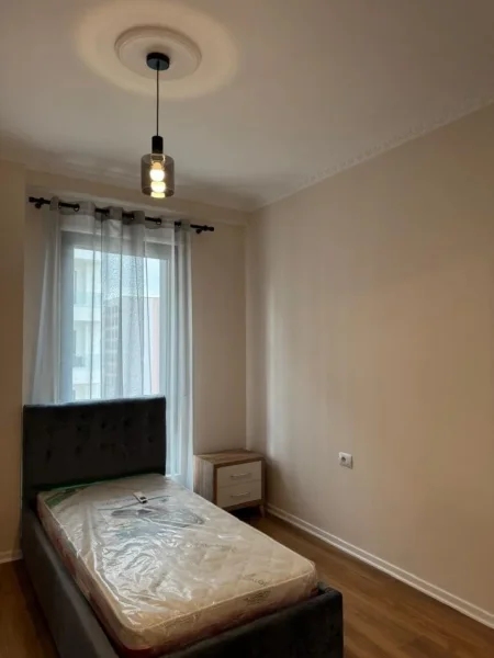 Tirane, jepet me qera apartament 2+1+Ballkon Kati 3, 109 m² 750 € (XHANFIZE KEKO)