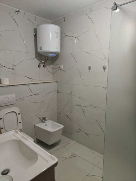 Tirane, jepet me qera apartament 2+1+Aneks+Ballkon Kati 3, 98 m² 800 € (Don Bosko)