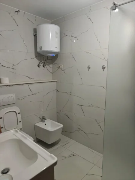 Tirane, jepet me qera apartament 2+1+Aneks+Ballkon Kati 3, 98 m² 800 € (Don Bosko)