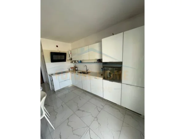 Shkembi Kavajes, shitet apartament 3+1+Ballkon Kati 5, 160 m² 170.000 € (Durres)