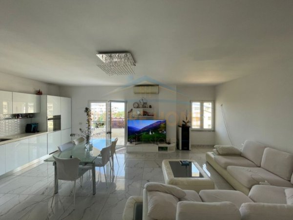 Shkembi Kavajes, shitet apartament 3+1+Ballkon Kati 5, 160 m² 170.000 € (Durres)