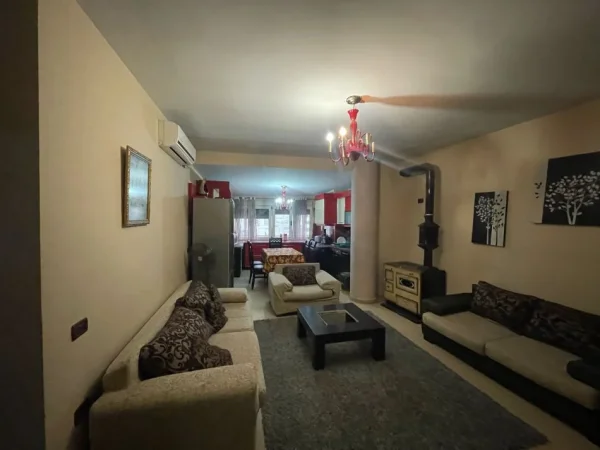 Tirane, jepet me qera apartament 3+1+Ballkon Kati 5, 120 m² 700 € 