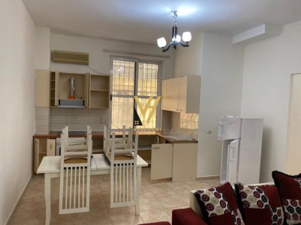 Tirane, jepet me qera apartament 2+1+Ballkon Kati 1, 100 m² 500 € (FONDACIONI ELEONORA)