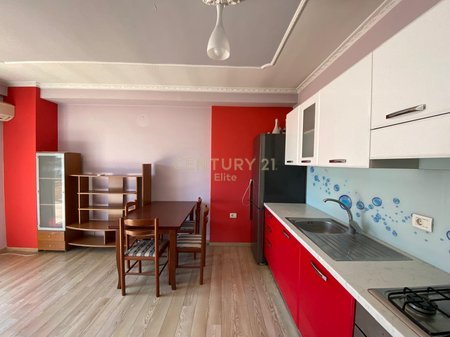 Tirane, shitet apartament 1+1+Ballkon Kati 4, 73 m² 90.000 € (Prane Spitalit Hygea)