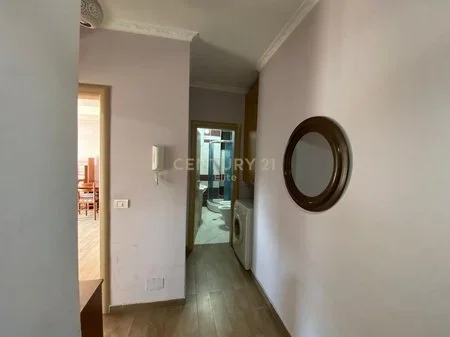 Tirane, shitet apartament 1+1+Ballkon Kati 4, 73 m² 90.000 € (Prane Spitalit Hygea)