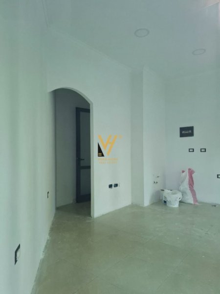Tirane, jepet me qera dyqan Kati 0, 26 m² 700 € (9 KATESHET)