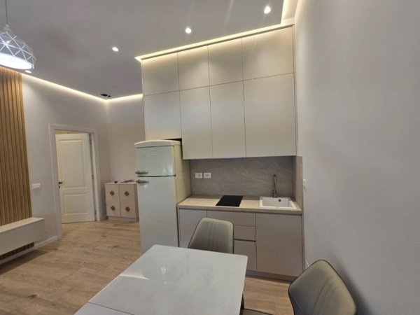 Tirane, jepet me qera apartament 1+1 Kati 1, 55 m² 750 € (tek shkolla Servete Maci)