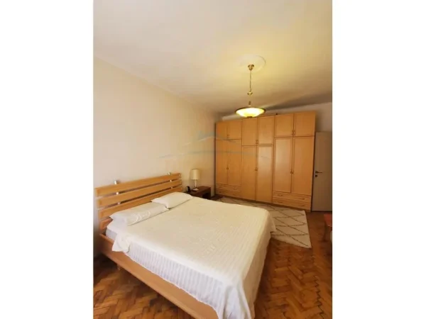 JEPET ME QERA APARTAMENT 2+1 , RRUGA SARACEVE, PAZARI I RI