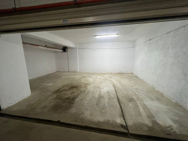 Tirane, jepet me qera  Kati -1, 200 m² 150 € (Rruga lini ligori)