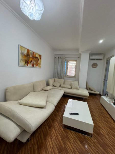Tirane, jepet me qera apartament 1+1+Ballkon Kati 4, 70 m² 450 € (Astir, rruga Teodor Keko)